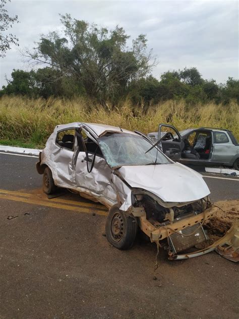 Seis Pessoas Ficam Feridas Em Acidente Entre Entre Dois Carros Na Mg