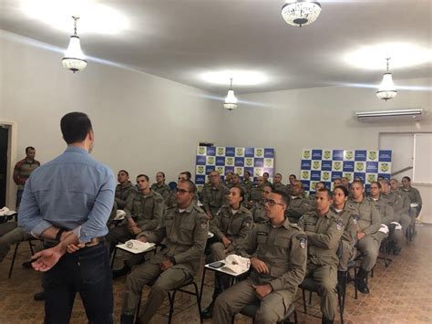 ALUNOS DO CURSO DE FORMAÇÃO DA PM CONHECEM A ESTRUTURA DA POLÍCIA