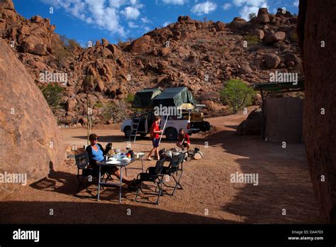 Familiencamping Am Mowani Mountain Camp In Der Nähe Von Twyfelfontein