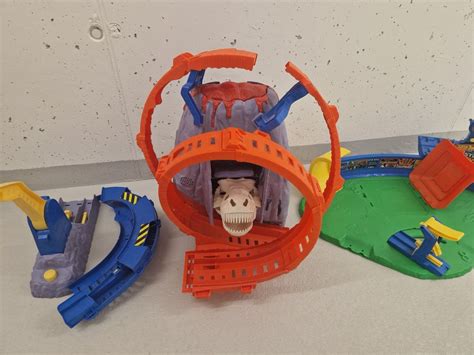 Hot Wheels Monster Trucks Bahn T Rex Vulkan Arena Mit Licht Kaufen Auf Ricardo