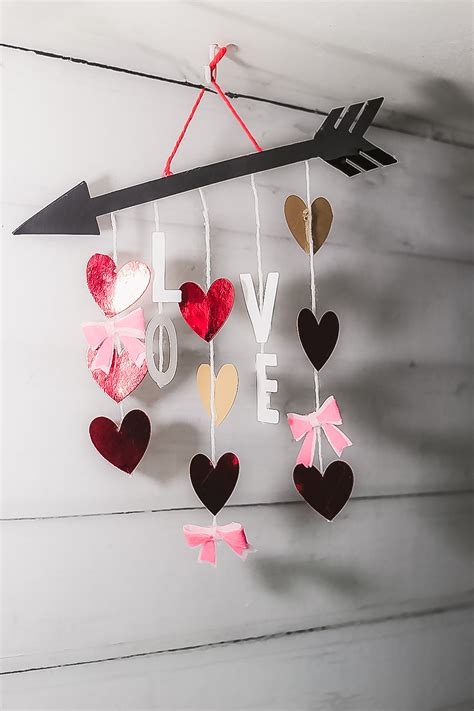 Valentines Day Wall Hanging - DIY Love Decor