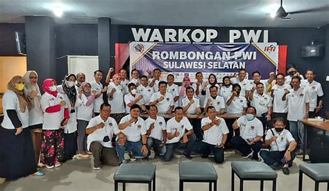 Lepas Rombongan PWI Sulsel Ke HPN Zulkifli Sehat Pergi Dan Sehat