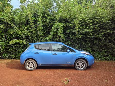 Nissan LEAF AZEO 2013 UK 300 KM Range Mobility Alliance