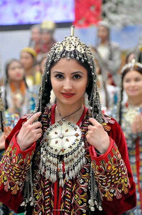 Oğuz Türkleri (Türkmenler) ve Geleneksel Giyimleri | Costumes around ...