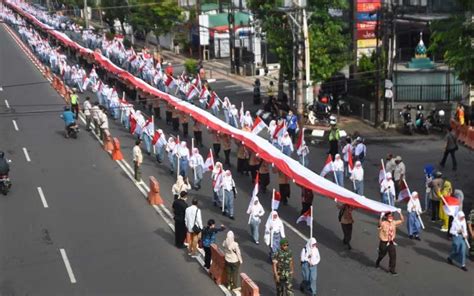 Kirab Merah Putih Untuk Memperingati Hari Pahlawan Di Kota Semarang