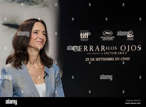 Actress Ana Torrent During An Interview To Present Her Film Cerrar Los