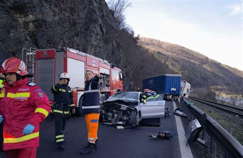 Trafic blocat total ore întregi cozi de kilometri pe Valea Oltului