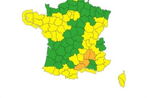 Alerte Météo France le Finistère en vigilance jaune vagues submersion