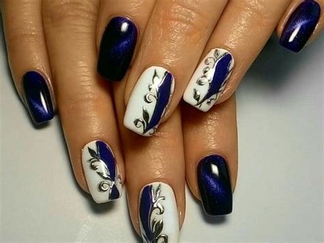 Pin by Martina Z. on Nageldesign | Flower nails, Chrome nails, Nail art