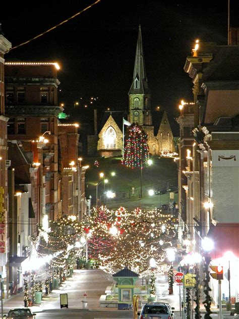 Pin by Disa Ruiz-Mikula on Cumberland, MD | Best christmas lights