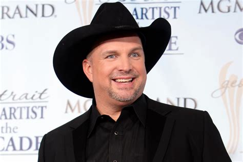 Two Pina Coladas The Story Behind Garth Brooks Ultimate Beach