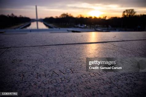 Martin Luther King Lincoln Memorial Speech Photos and Premium High Res ...