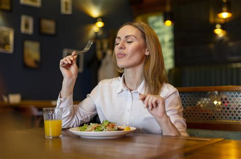 Comer muy rápido puede ser dañino para la salud Por qué