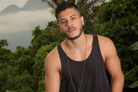 Saiba quem é Arthur Aguiar ganhador do BBB 22 LETRAS MUS BR