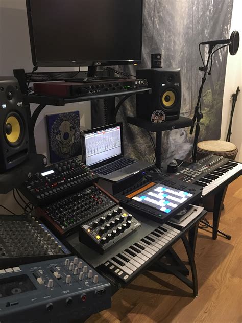 My bedroom studio setup : r/MusicBattlestations