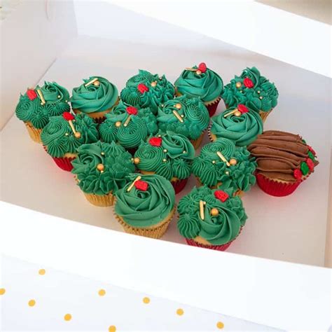 Christmas Buttercream Cupcake Tree - Cake & Plate