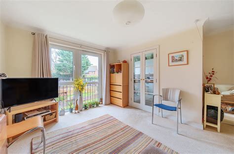 2 Bedroom Ground Floor Flat For Sale In Abingdon