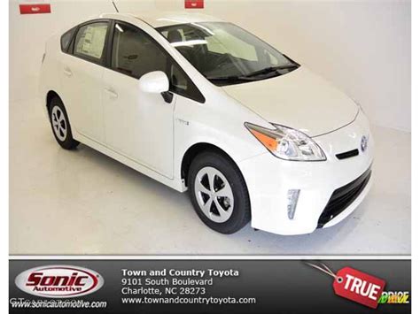 Blizzard White Pearl Toyota Prius Two Hybrid Photo