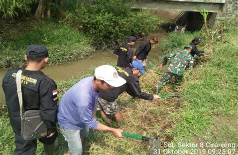 Satgas Citarum Sektor Giat Babad Rumput Sepanjang Meter