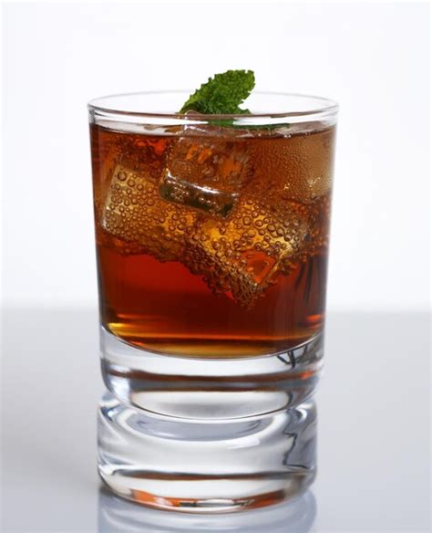 Premium Photo Cocktail Whiskey Cola With Ice