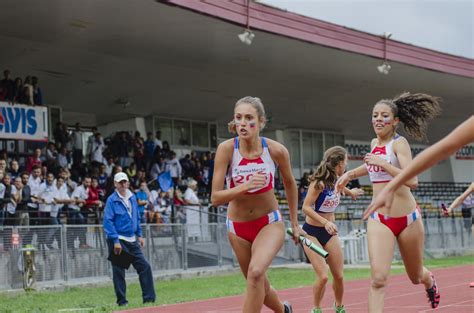 Il Cambio Fra Samira Amadel E Valentina Gallucci Atletica Avis