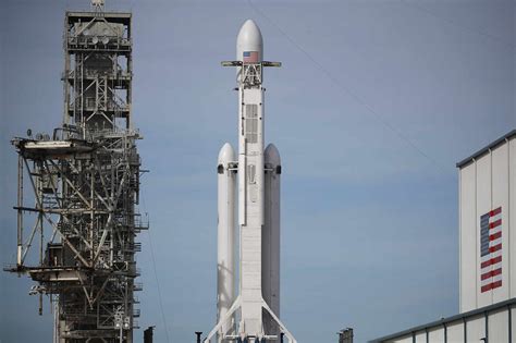 Spacex Sapprête à Lancer La Falcon Heavy Sa Fusée Ultrapuissante