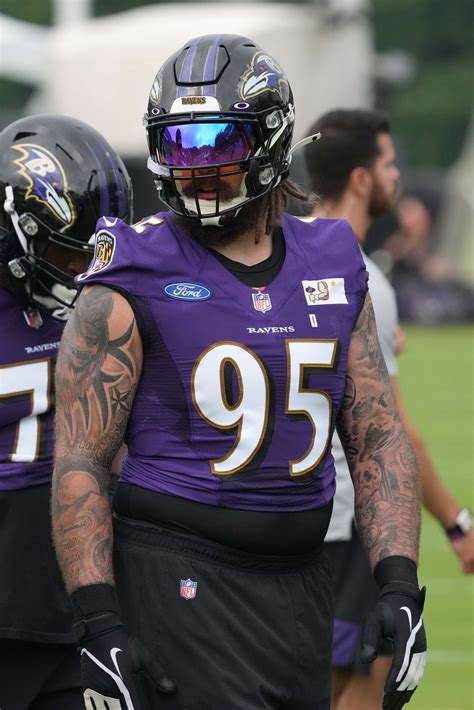 Ravens, DL Derek Wolfe Part Ways Via Injury Settlement