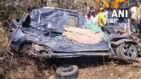 Bengaluru Mother Teen Daughter Killed After Speeding Truck Crashes