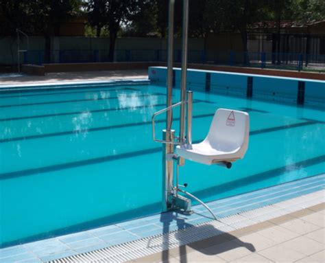 Silla Elevadora Para Piscinas Accesibilidad Para Piscinas Y Spa