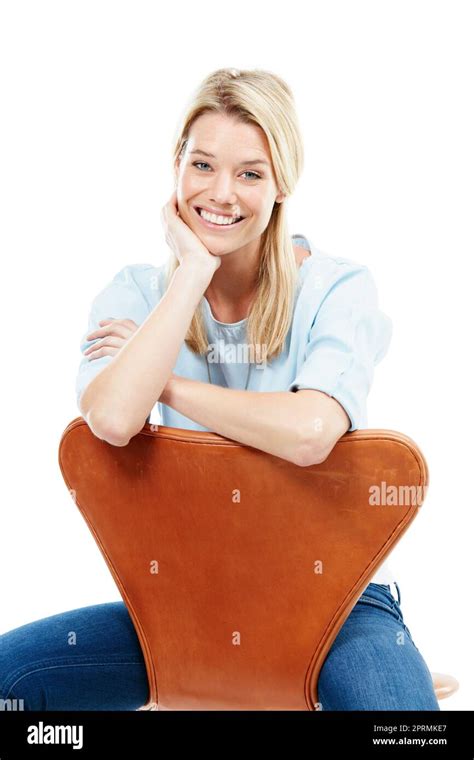 Femme Assise Sur Une Chaise Banque De Photographies Et Dimages à Haute