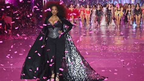 Tyra Banks Cierra Desfile Victoria S Secret 2024