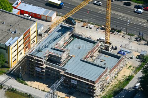 Berlin aus der Vogelperspektive Neubau Wohn und Geschäftshaus in