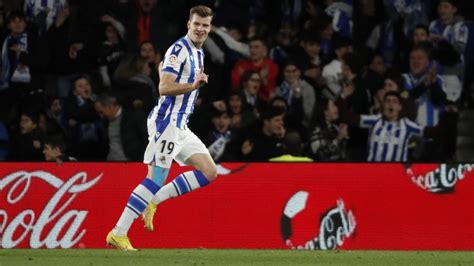 Real Sociedad Imanol Alguacil Transmite Sus Planes A Alexander Sorloth