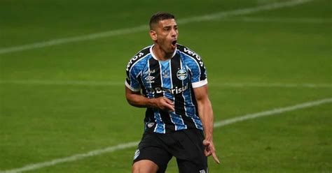 Diego Souza se torna um dos 20 maiores goleadores do Grêmio