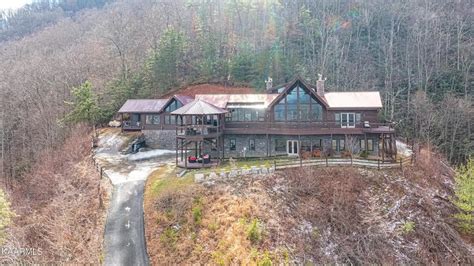 10 Stunning Million Dollar Homes In Tennessee