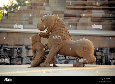 Khajuraho temple sculptures hi-res stock photography and images - Alamy