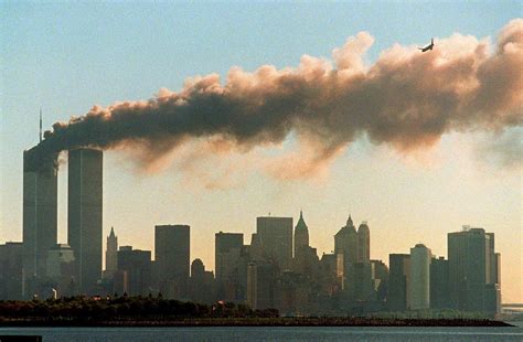 A photo of United Airlines Flight 175 in its final moments. : r/911archive