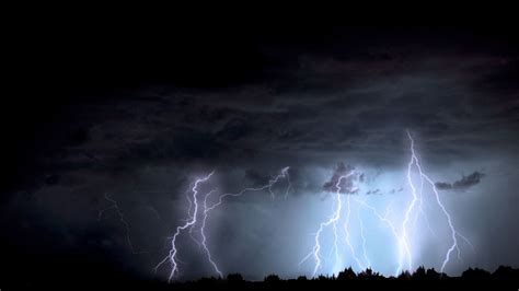 Cómo protegerte de los rayos en una tormenta eléctrica | Univision 21 ...