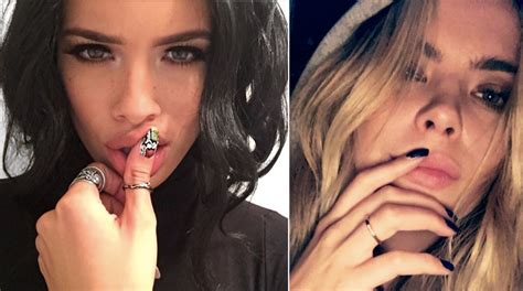 Fingermouthing” Is The New Hot Pose For Selfies