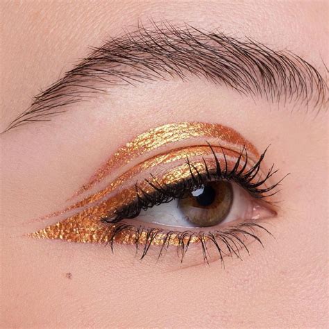 Pin by Maquillaje Mágico on Guardado rápido Gold eyeliner No