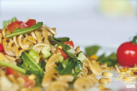 Nudelsalat Mit Pinienkernen Und Rucola Schmeckt Einfach Gut