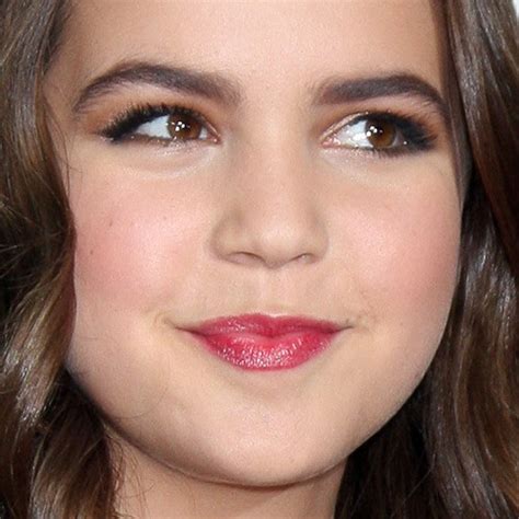 Bailee Madison Makeup Bronze Eyeshadow Brown Eyeshadow And Red Lipstick