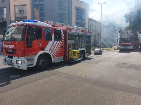 Brand Eines Einfamilienhauses Droht Auf Weitere Geb Ude Auszubreiten