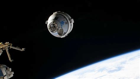 De Eerste Bemande Testvlucht Van Een Starliner Voertuig Naar Het