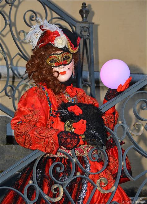 Josiane costumée au carnaval vénitien d Annecy le 3 mars 2023