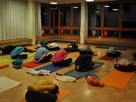 How to Conduct Hatha Yoga Classes in the Right Way? | Avatar Yoga India