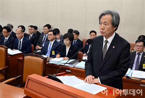 포토 2023 국감 업무보고하는 정기석 이사장 아시아투데이