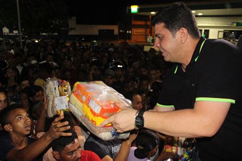 Em Carolina Prefeito Dr Erivelton Faz Entrega De Cestas B Sicas