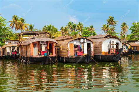 Premium Photo | Houseboat in Alappuzha backwaters Kerala