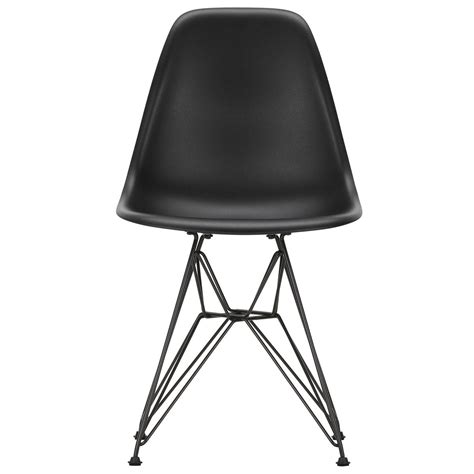 Der Stuhl Eames DSR Von Vitra Wird Aufgrund Der Grafischen